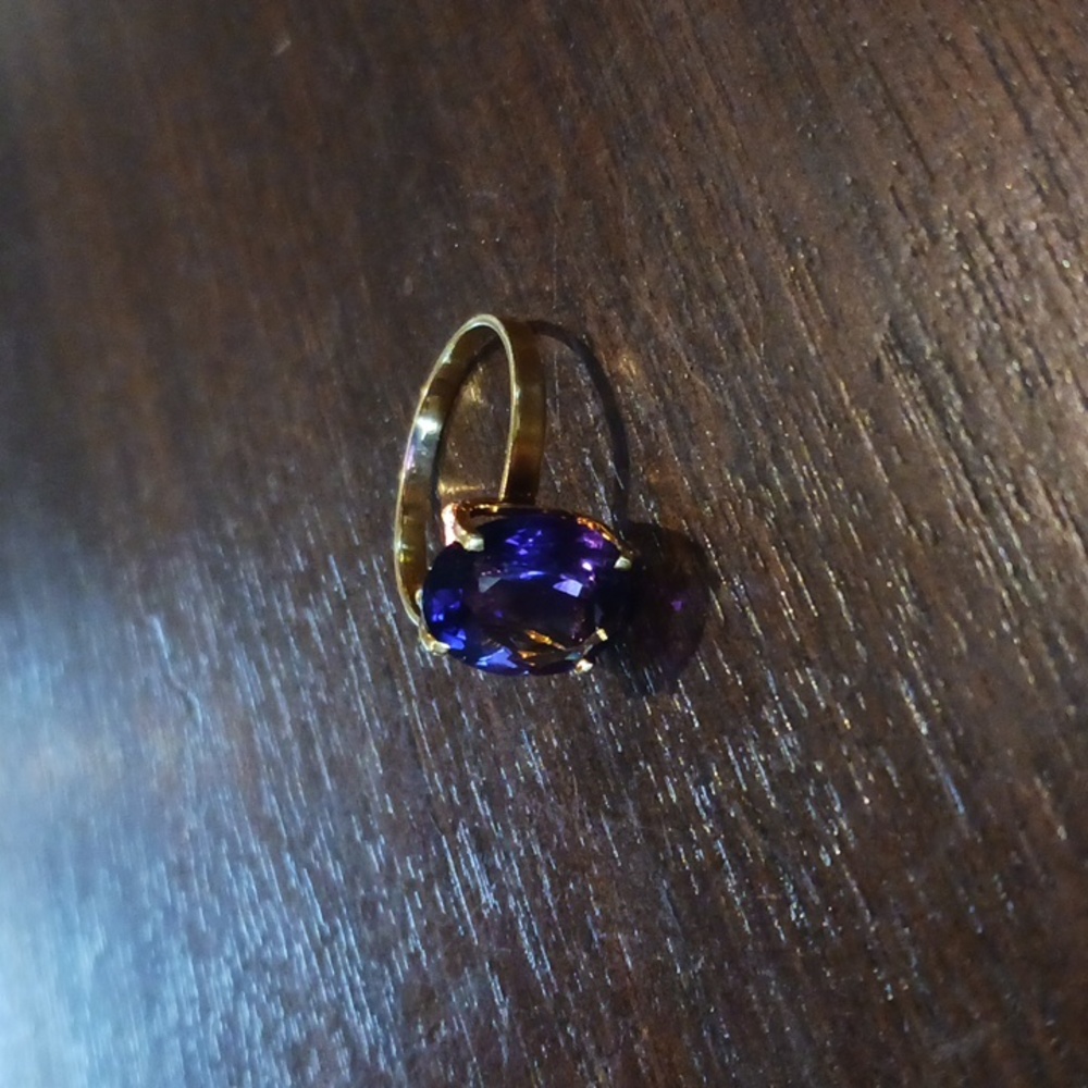 14 Kt Yellow Gold Amethyst Solitaire Ring size 8.25